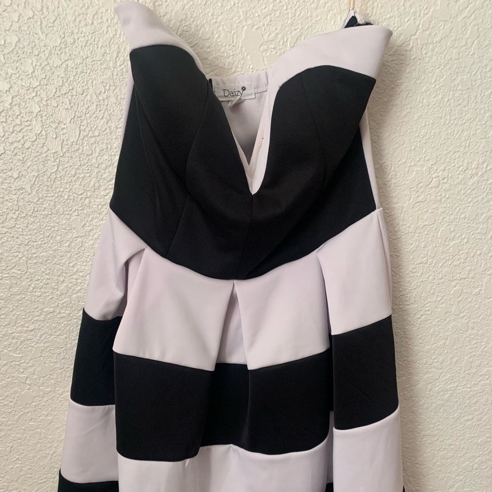 Daisy, size medium, strapless mini dress